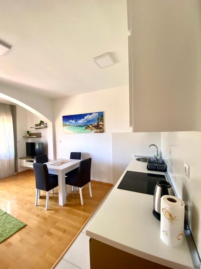 Jovana -- Porodicni Apartmani Igalo Herceg Novi Exterior foto