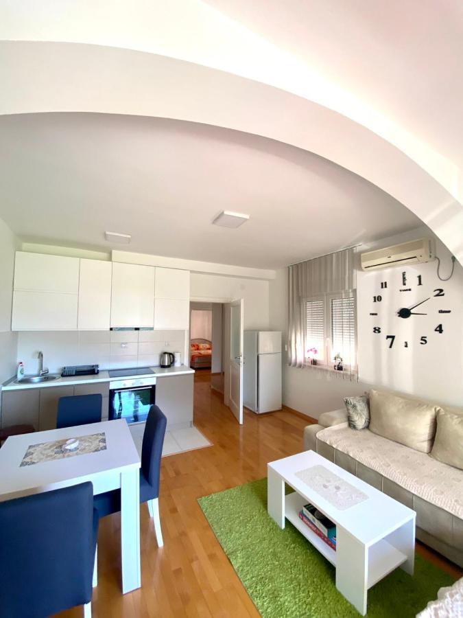 Jovana -- Porodicni Apartmani Igalo Herceg Novi Exterior foto