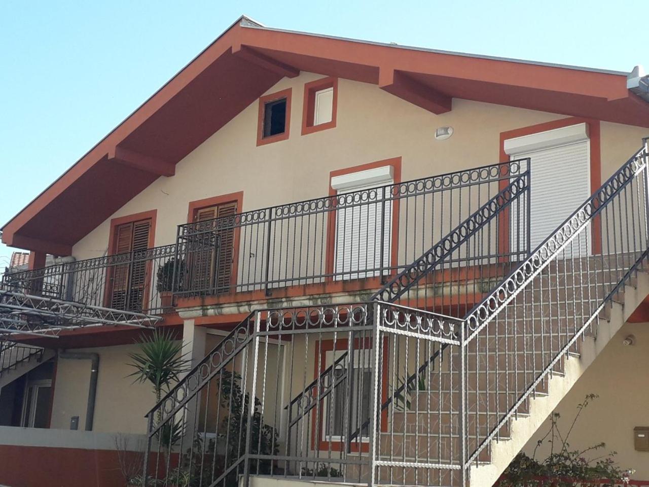 Jovana -- Porodicni Apartmani Igalo Herceg Novi Exterior foto